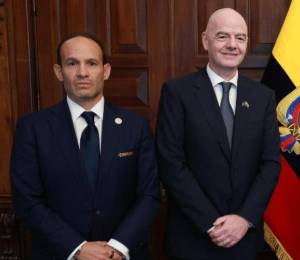 Presidente de la FEF, Francisco Egas junto al presidente de FIFA, Gianni Infantino.