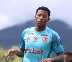 Gonzalo Plata entrenando con el Flamengo.