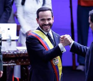 Abelardo De la Espriella jura como presidente de Colombia hasta el 2030