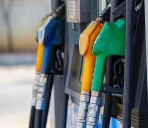 Extra, Ecopaís y diésel bajan dos centavos en Ecuador: así quedan los precios