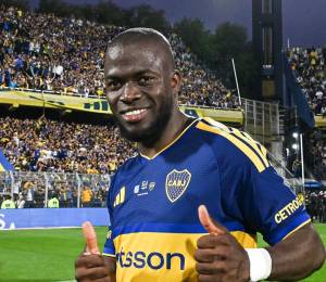 Enner Valencia celebrando la clasificación de Boca Juniors a semifinales de la Copa Argentina.