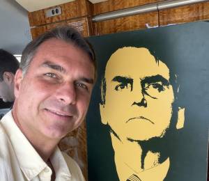 Flávio Bolsonaro huyó de Brasil hacia Estados Unidos.