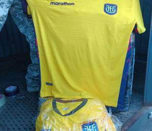Camiseta falsificada con los logos de la selección Tricolor.
