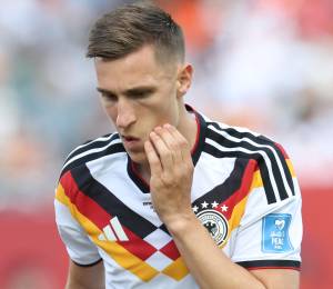 Nico Schlotterbeck no jugará contra Ecuador por lesión.