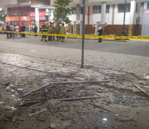 Zona donde ocurrió el atentado dirigido a la Agencia de Regulación y Control Minero, en Machala.