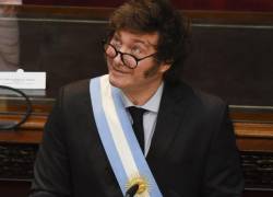 Fotografía de archivo fechada el 1 de marzo de 2024 que muestra al presidente de Argentina Javier Milei mientras pronuncia su discurso al inicio de las sesiones ordinarias en la Cámara de Diputados, en Buenos Aires.