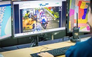Fotografía que muestra el sistema de videovigilancia municipal monitoreando la calle Víctor Emilio Estrada, en el sector de Urdesa.