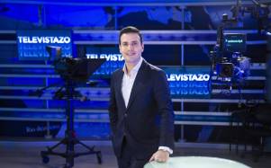En 2013 Juan Carlos condujo Televistazo al Amanecer durante la licencia de maternidad de Denisse Molina. Un año después asumió, de forma temporal, la conducción de Televistazo Estelar.