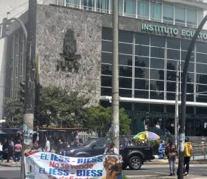 Fachada de la sede del IESS en Quito.