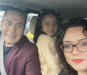 El cantante Mauricio Núñez junto a su esposa, Giomara Lozada.