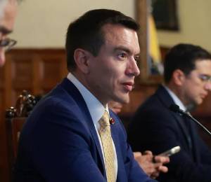 Noboa reforma el reglamento de la ley de energía para acelerar nueva generación y ampliar el autoabastecimiento