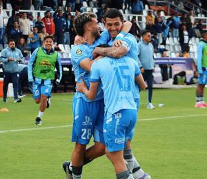 Jugadores de Macará celebrando una anotación en LigaPro.