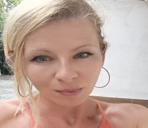 Monika Silva fue hallada sin vida en su casa de Montañita.