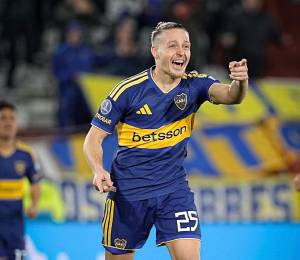 Santiago Ascacíbar celebrando el gol anotado de Boca Juniors ante Recoleta.