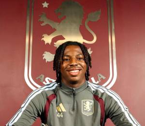 Johan Manzambi, jugador del Aston Villa.