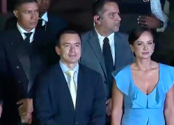 Daniel Noboa junto a Marcela Aguiñaga en sesión solemne de la Prefectura del Guayas.