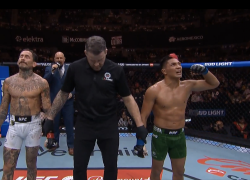 Marlon Vera y David Martínez en el octágono de la UFC.