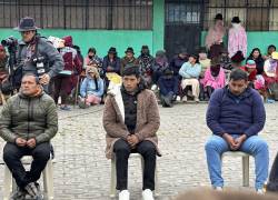 Policías retenidos en Cotopaxi.