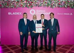 Julio Mackliff, vicepresidente ejecutivo de Banco Guayaquil; Jorge Salas, CEO de Bladex; Guillermo Lasso Alcívar, CEO de Banco Guayaquil; y Gustavo Eisenmann, CEO de Banco Aliado.