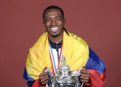 Willian Pacho forma parte de la lista de nominados para el Balón de Oro.
