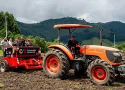 Con maquinaria, buenas prácticas agrícolas y semillas de calidad se fomenta la producción de cebada maltera en el Ecuador.
