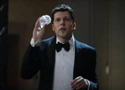 Daniel Atlas, interpretado por Jesse Eisenberg, destaca por su habitual mezcla de arrogancia y nervios contenidos en esta tercera entrega.