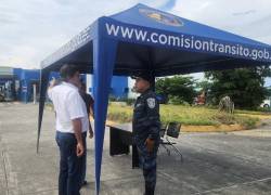 César Rohon, ministro de Transporte y Obras Públicas, visitó el control fronterizo en Huaquillas y ordenó que haya control a los vehículos que ingresan al país.