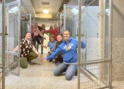 Con esta foto celebró el refugio de animales del Condado de Adams, en Estados Unidos, el quedarse vacíos al lograr dar en adopción a todos los perritos.