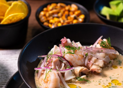Imagen de plato de ceviche del restaurante Olmedo del Hotel Tryp by Wyndham que ofrece su festival gastronómico 'Sabor Guayaco'.