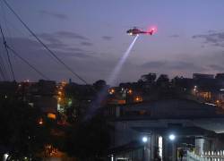 Fotografía de un helicópterpo policial sobrevolando el noroeste de Guayaquil, tomada en junio del 2025.