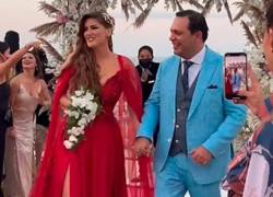 Cristina Reyes celebró su boda con un creativo vestido rojo desmontable