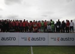 El club presentó a su plantilla de jugadores en la Noche Colorada Banco del Austro, una fiesta familiar que concluyó con un triunfo 2-0 contra el Barcelona.