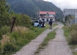 La madre de la mujer encontró a su hija y nietos muertos.