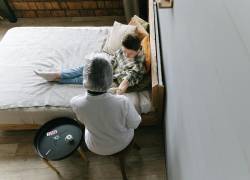 Imagen referencial de una paciente recibiendo tratamiento.