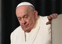 El papa se encuentra en estado crítico y tuvo una crisis respiratoria.