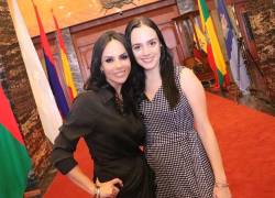 Emilia María Reece Holguín es hija de Marcela Holguín, quien se desempeñó como asambleísta por el movimiento Revolución Ciudadana hasta febrero de 2025.