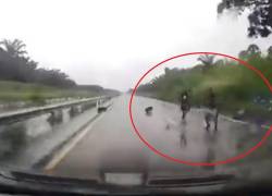 VIDEO capta nueva modalidad de robo en una carretera de Quevedo: conductor logró evadir a antisociales