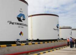 De acuerdo con los nuevos compromisos adquiridos, Petroecuador tiene pendiente de entregar a Petrochina un remanente de 76,3 millones de barriles de petróleo hasta 2027.