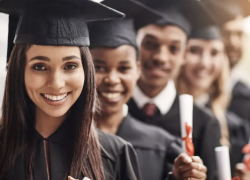 Para aplicar no debe tener título de tercer nivel y tampoco estar cursando estudios de tercer nivel.