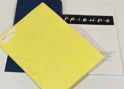 Subastarán guiones de la serie ‘Friends’ que fueron encontrados en un bote de basura