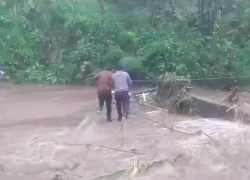 Primas arrastradas por río fueron halladas sin vida en Guaranda.