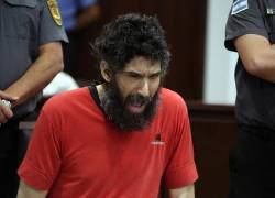 En una de las audiencias, la jueza ordenó el desalojo de Pereg de la sala porque no paraba de maullar.