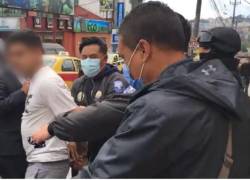 Agentes de la Policía Nacional detienen en Quito a uno de los presuntos responsables de la muerte de 'Don Naza'.