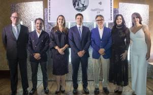 Mario Miranda, gerente de Club Rancho San Francisco; Alain Broos, vicepresidente de Desarrollo de Negocios de Banco Guayaquil; Caridad Serrano, vicepresidenta regional Banco Guayaquil; Guillermo Lasso Alcívar, presidente ejecutivo de Banco Guayaquil; Nicolay Chávez, presidente Club Rancho San Francisco; María del Carmen Nuñez, directora de Club Rancho San Francisco; y Mónica Preti, vicepresidente de Club Rancho San Francisco.