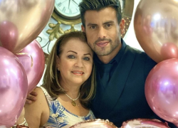 Nachita, madre de Efraín Ruales, emitió un emotivo discurso durante el aniversario de muerte de su hijo.