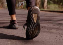 Las suelas de tus zapatos podrían llevar enfermedades a tu hogar, según la ciencia