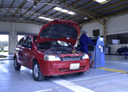 Hasta el 31 de diciembre de 2025, los contribuyentes podrán realizar trámites relacionados a vehículos de forma presencial. Foto: EMOV