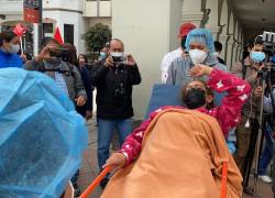 Docente es trasladada a un hospital después de varias semana en huelga de hambre.