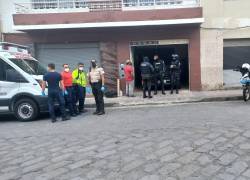 Tres policías sospechosos de asesinato a un hombre en centro histórico de Cuenca