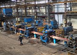 En la planta situada en Lasso (Cotopaxi), la siderúrgica produce 240 mil toneladas de acero líquido al año; 750 personas laboran en el centro industrial. A nivel nacional, la compañía tiene 1.500 colaboradores.